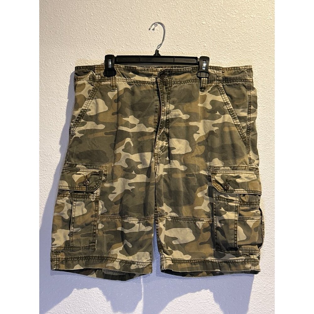 LEVI'S (MENS 38) Camo Cargo Shorts 10" Classic Distressed